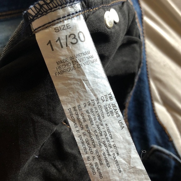 YMI | Wanna Betta Butt? | High Rise Crop Jeans - Picture 8 of 8